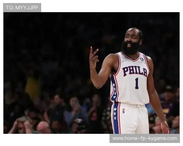 哈登切入分球助攻队友补篮，76人延续攻势